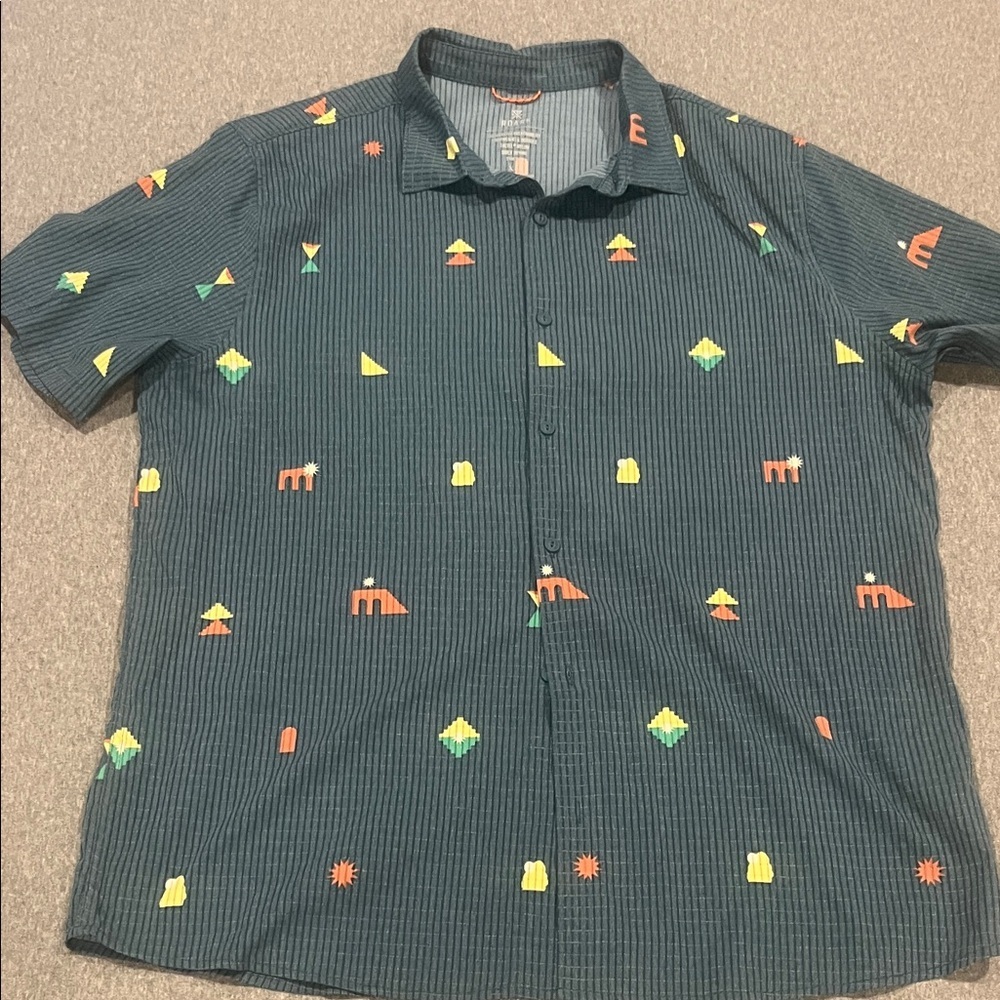 Roark lightweight Tactel button up XL shirt.